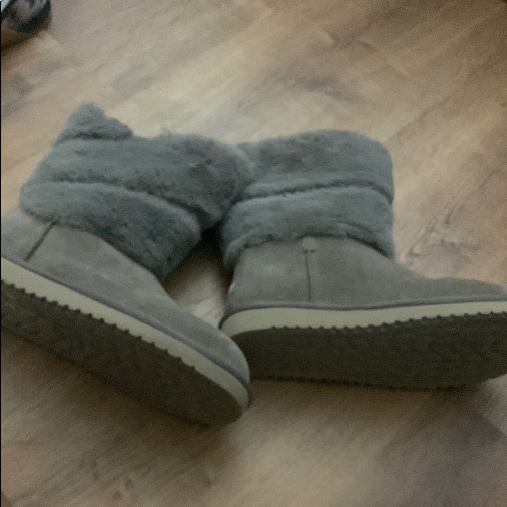 Koolaburra Gray Winter Boots with Plush Lining